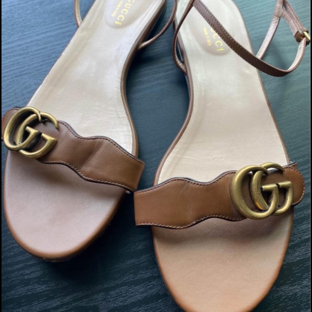 Gucci Sandals with Gold Gucci logo